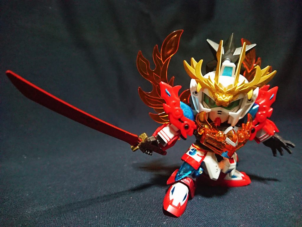 演者としてはカミキバーニングを軸にトライバーニングを混ぜた形になります。
自分の制作にしては珍しく、8割方ガンダムマーカーをメインに塗装しています。
ちなみにこのバーニング、あまりに制作漬けのため夢でまでプラモを作ってて、その時に見たうろ覚えのゴッドガンダムのような物を形にした武将です。