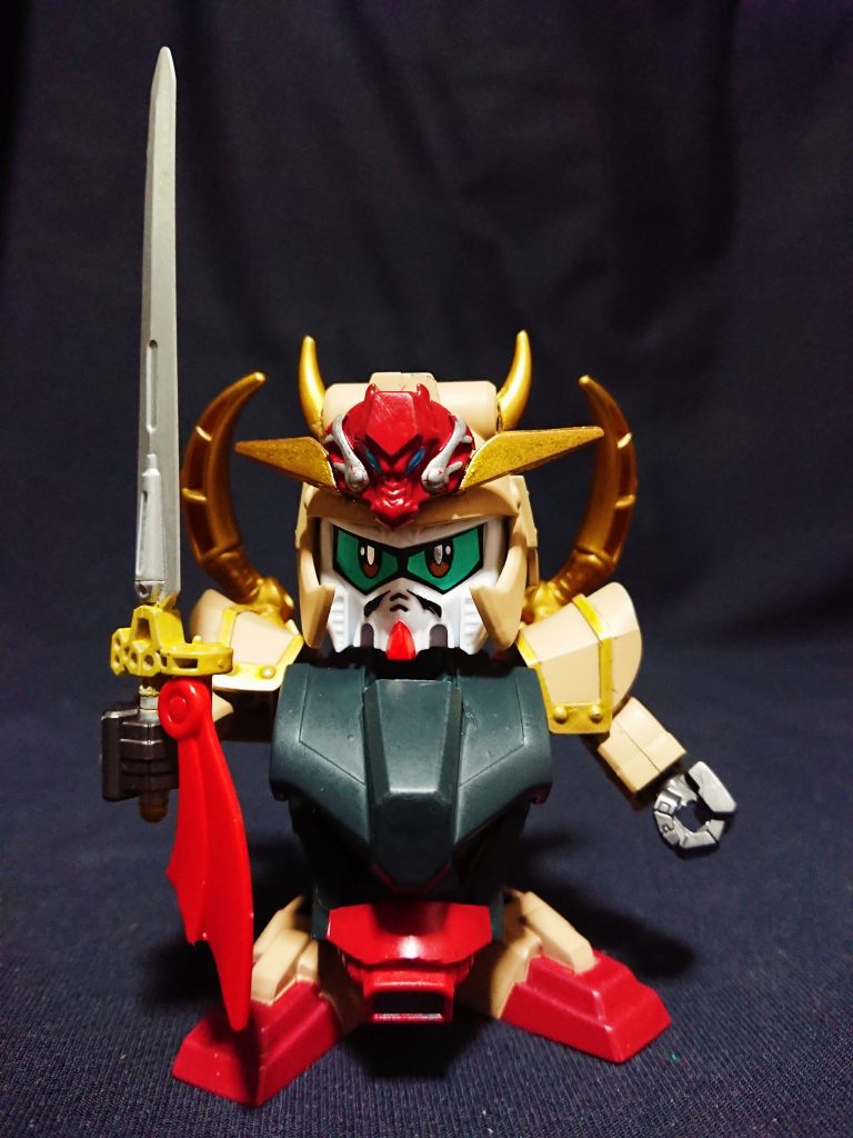 旄牛族を率いる王。一族の仇討ちを張嶷から支援され、その恩義から翔に協力することとなった。長剣に結んだ赤い旗が一族の証。剣技だけでなく、牛頭状になり相手を串刺しにする牛頭熱角という技を持つ。