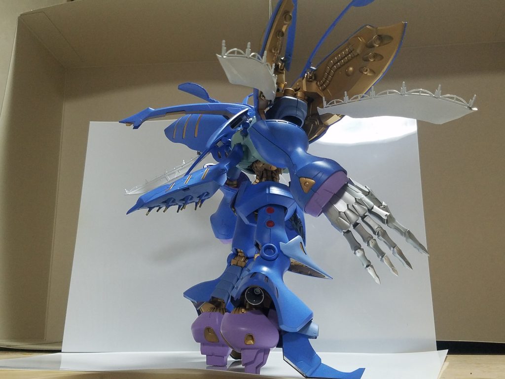 バインダー内と足首にノズルなどを追加。
見えにくいですが、ファンネルの砲身は塗り分けてあり、下から覗きこんだ際に一人で悦に入ってますヽ(●´ε`●)ノ