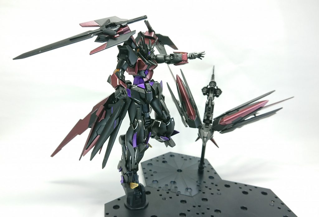 【支援機/バックパック シャドウ=ウイングブースター】
本体から切り離した状態である。
独立稼働可能、本体撃墜時コントロール権を変えることによりバトルを継続することが可能。
しかし戦闘力はさほど高くないので基本はドッキング状態を維持している方が推奨されている。
あくまでも緊急時のシステムとして登録されている。