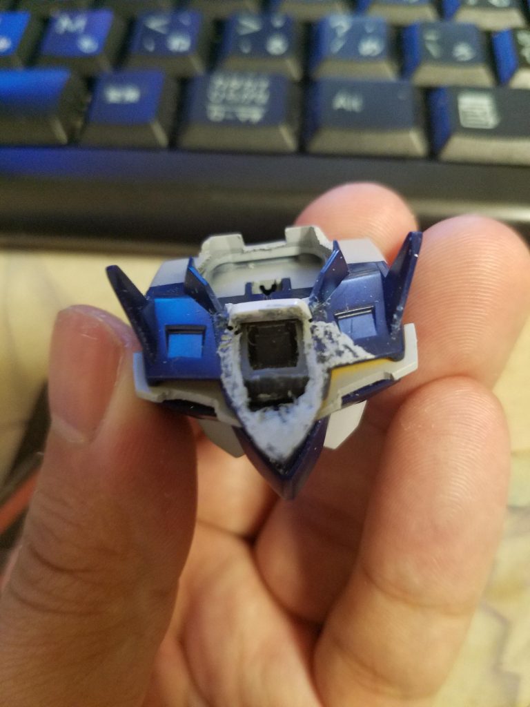 コックピット部分はRGゼロを加工して使ってます。開閉は磁石を使ってます