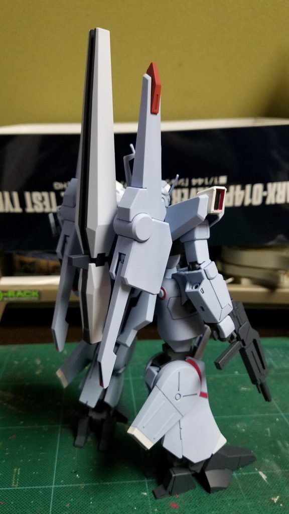 ファンネルはνガンダム用の試作品を転用したゆう脳内設定で塗装してみました。