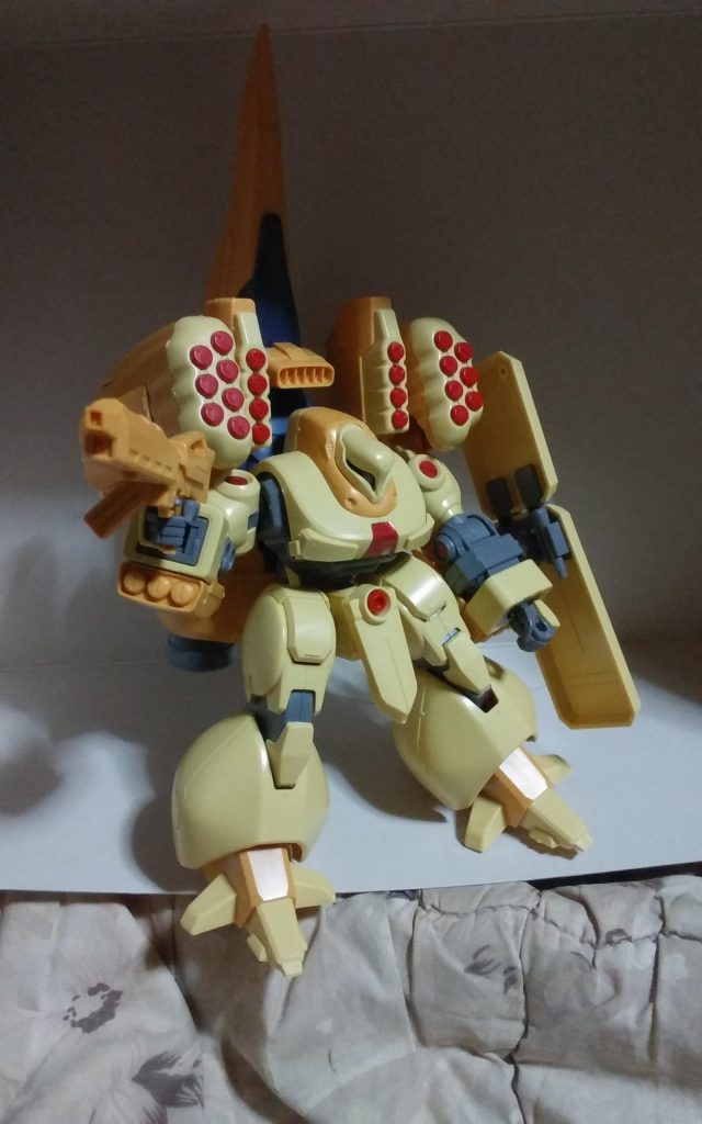 ZZに出てくるズサは本来、ビーム兵器、シールドは装備してませんけど、
ユニコーンで出てきたズサがビーム兵器とシールドが装備していたので、通常のズサも同様にして見ました。(*^-^)