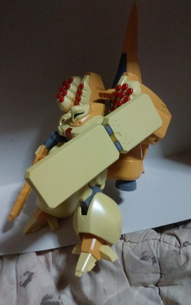 シールドでふさいでるシーンです。
通常のズサがシールドで攻撃を防ぐのって珍しいです。(*^-^)