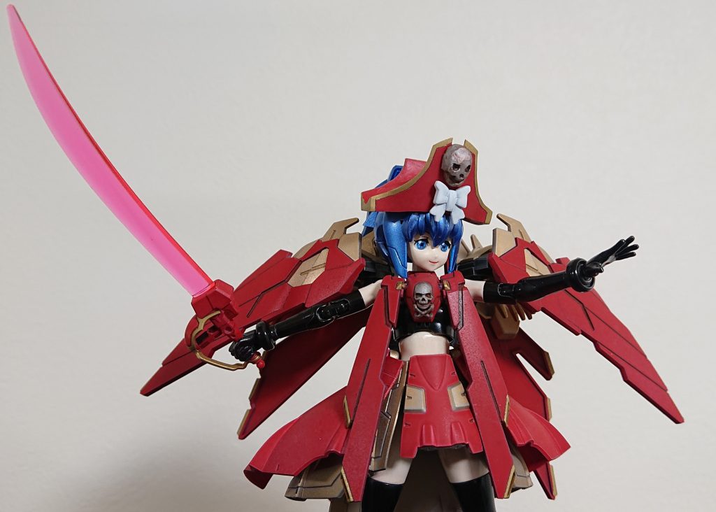 フルクロスは後ろに回せるので、通常時のマントを羽織っているような状態から、羽のように後ろに広げるような演出も可能。
刀持ってる女の子は可愛い。