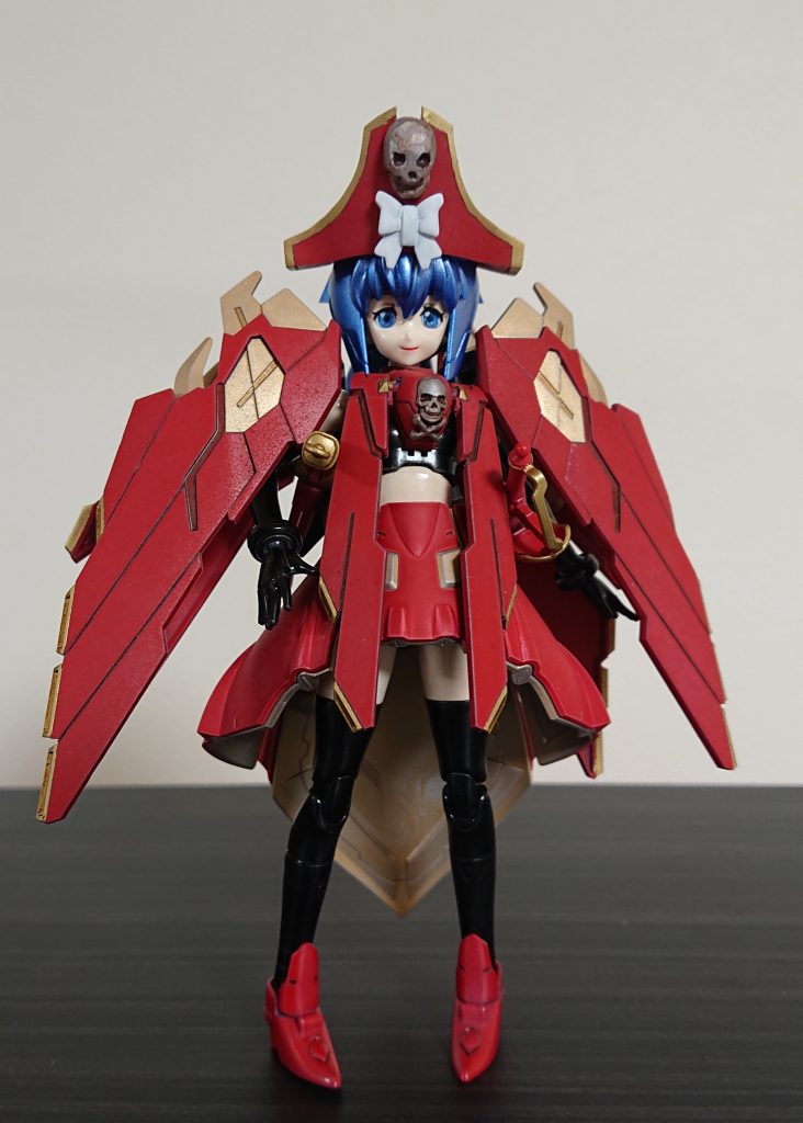 正面。基本はフルクロスとのミキシングですが、海賊帽子はパテとプラ版でスクラッチ。リボンはサラの首後ろにあったものを転用。