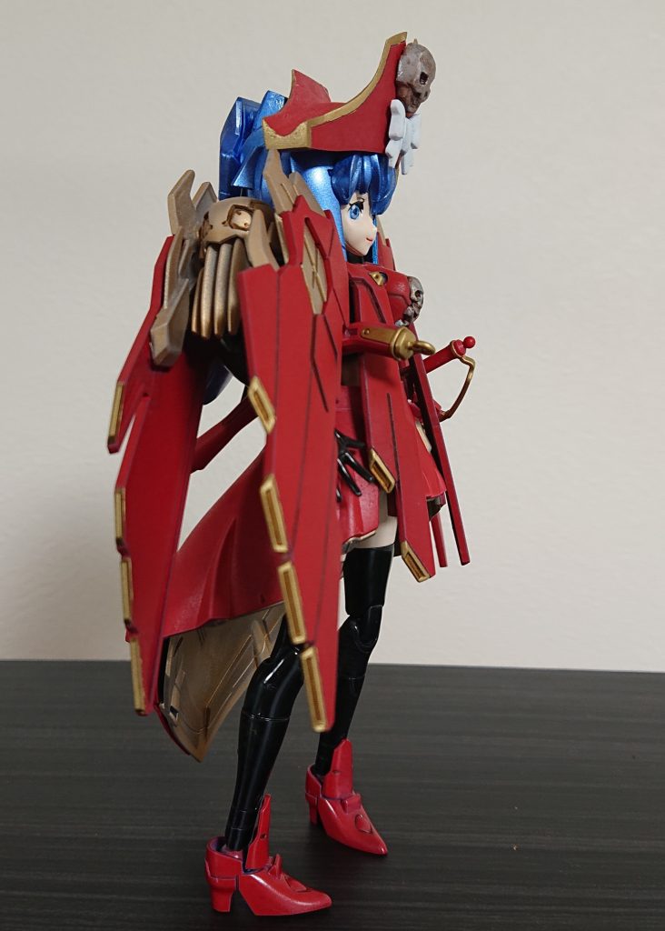 側面。可動の干渉を防ぐのと、活発な印象にするためポニーテールはアップ位置を高めに変更。