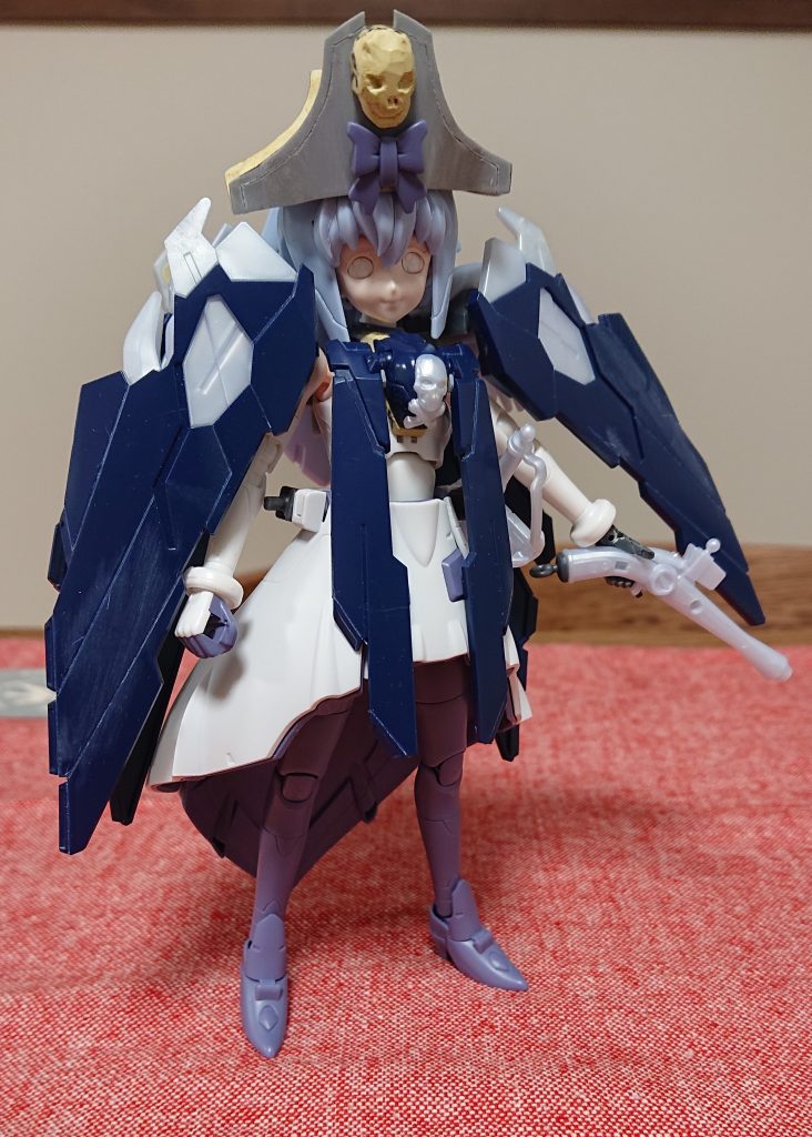 帽子のサイズ感は何回か調整し、バランスのよいラインにしつつ、自己主張強めにしました。
海賊ですし。