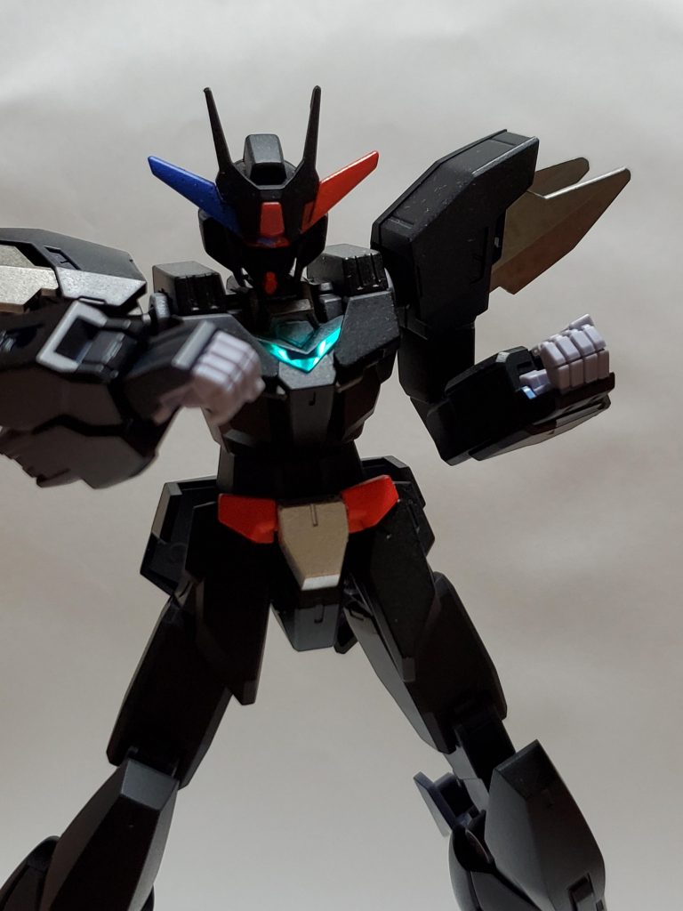 全身真っ黒だと味気ないため、所々にガンメタを混ぜています。