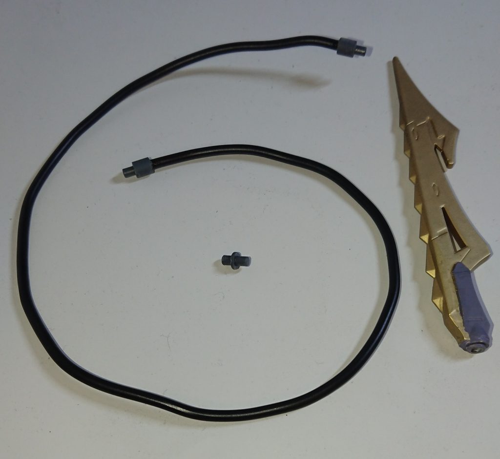 超硬ワイヤーブレードは待機状態と射出状態を差し替えで再現できるようにしてありますワイヤー部分は市販の直径3.2mmリード線に置き換えてあります