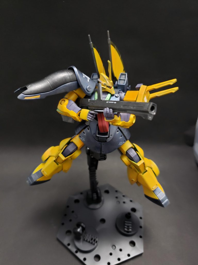 クレイバズーカを構える