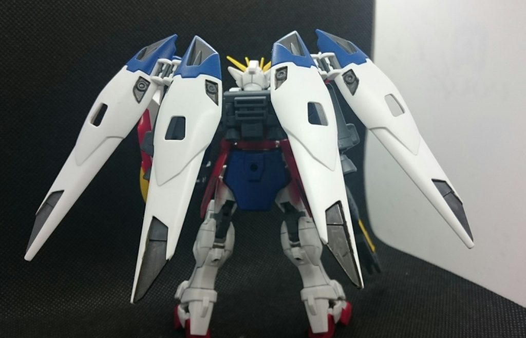 バック
羽の本来黄色の部分は個人的好みでグレーに。