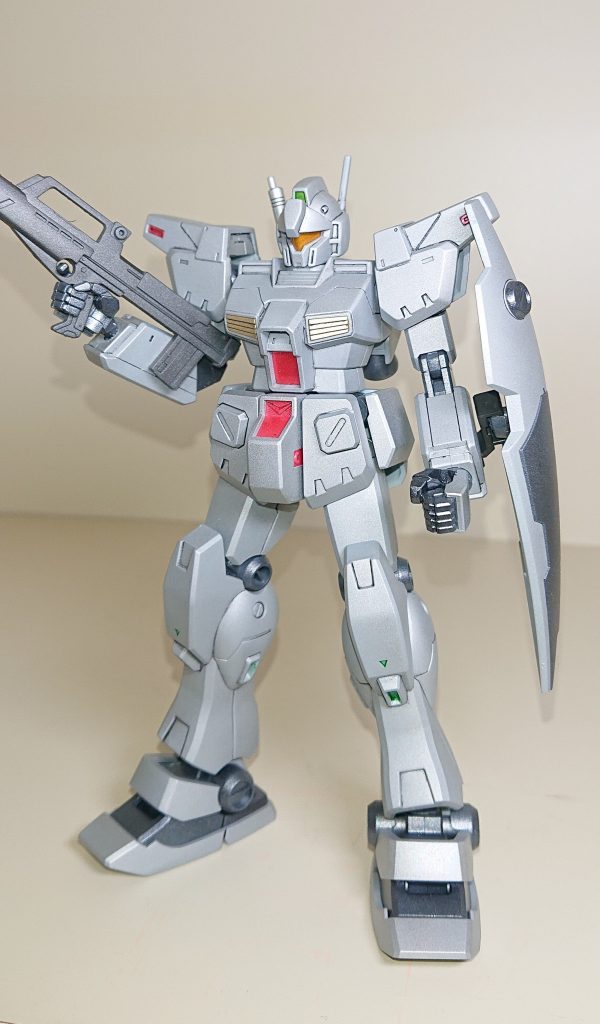 バニング大尉の魂を乗せたジムカスタム。
メタリック色での塗装で仕上げてみました。