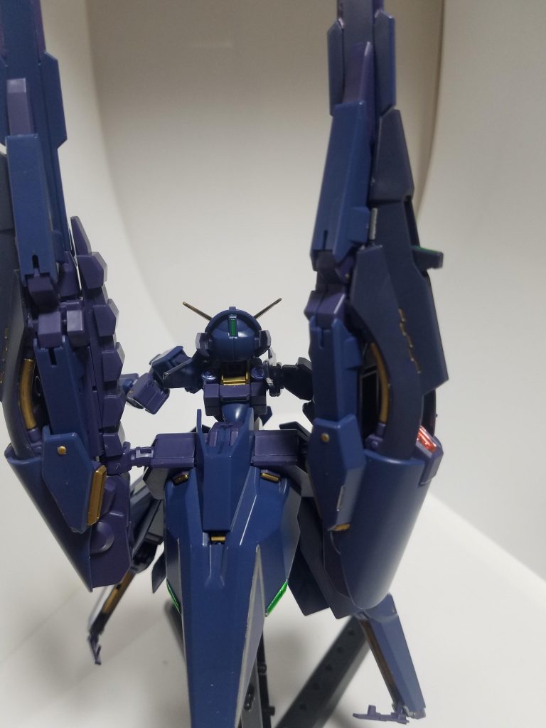 ガンダムマーカーは、ゴールド,シルバー,メタバイオレット,メタレッド,メタグリーンを使用しました。
ダクトやノズル関係をゴールドに塗るだけでも、感じがだいぶ変わりますね((o(^∇^)o))