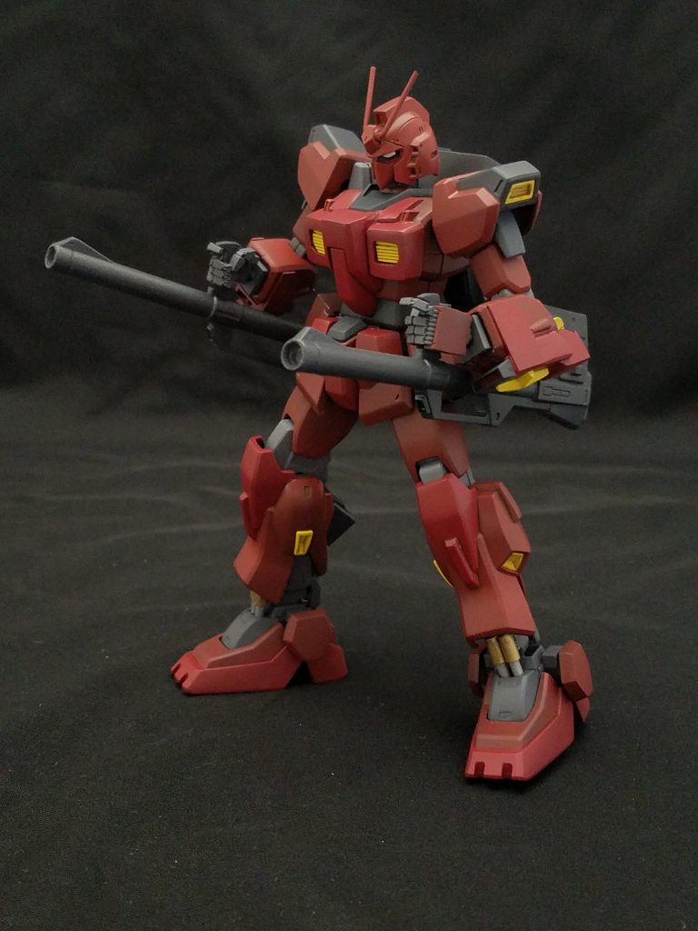 装備。
アームの片方はボールジョイントになっているので、多少自由が利きます。
…にしても、ビルダーズパーツのこの握り手、ダボがアレだから扱いにくい(怒)