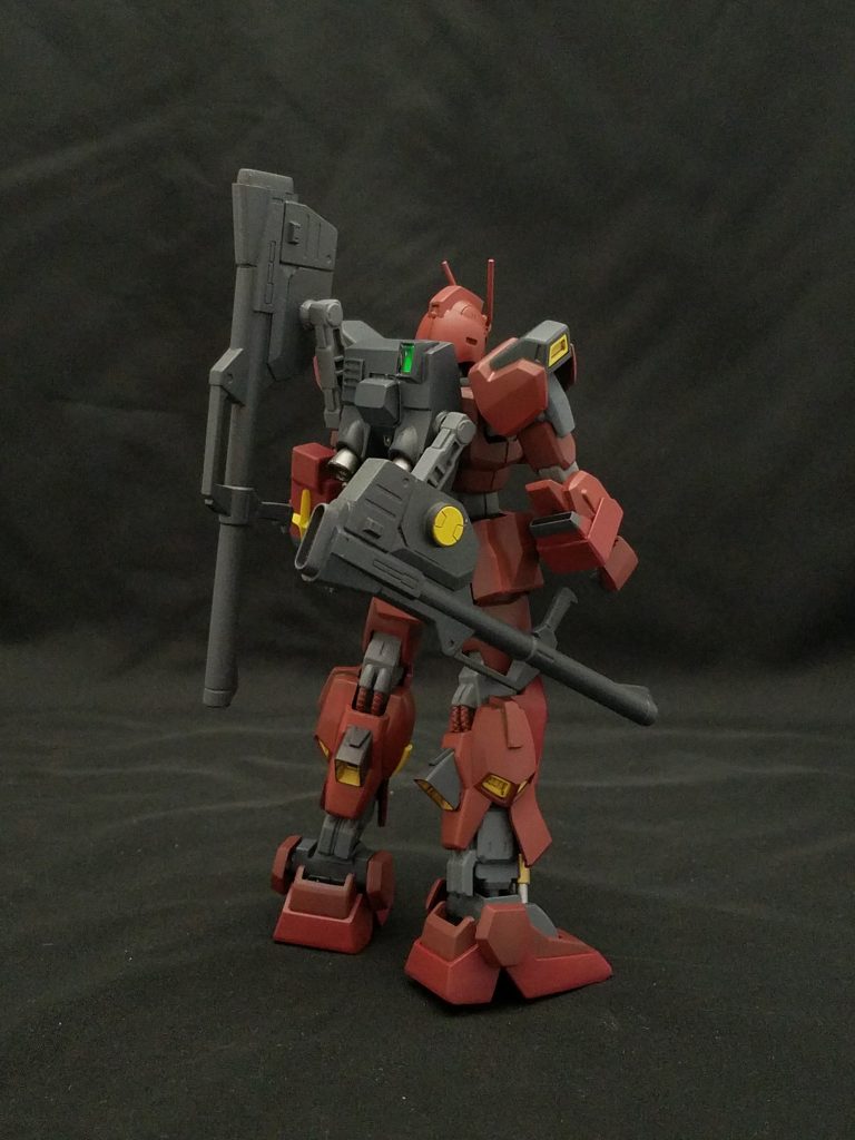 バックパック装備その1、ダブルバズーカ。
バズーカに、アーム取り付け用の基部を新造、後部ダクトを市販パーツに交換したくらい。