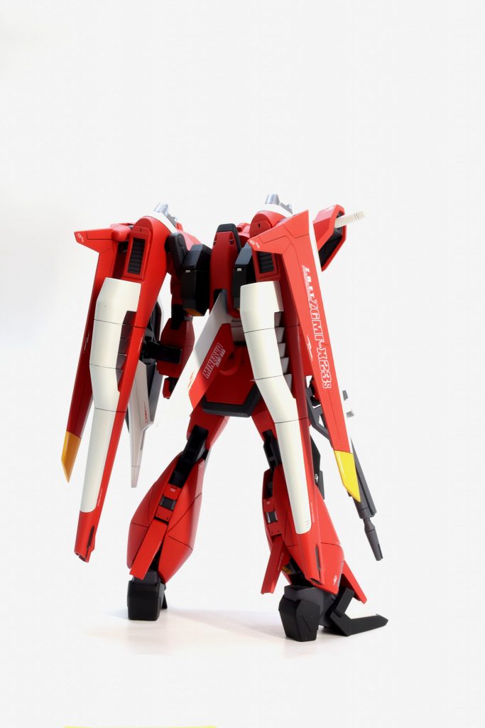 背面です。
翼もインパルスとニコイチで延長。
アムフォルタスは1/100を参考にディテール足してます。