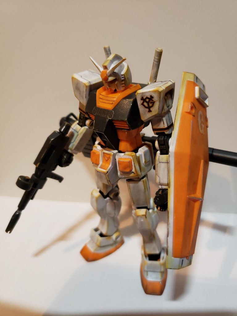 ジャイアンツガンダムのフル装備です。
オレンジと黒の配色がいかにもジャイアンツって感じでかっこいいです。
汚れは試合後の甲子園球児をイメージしました。(ジャイアンツはプロ野球チームだけど…)