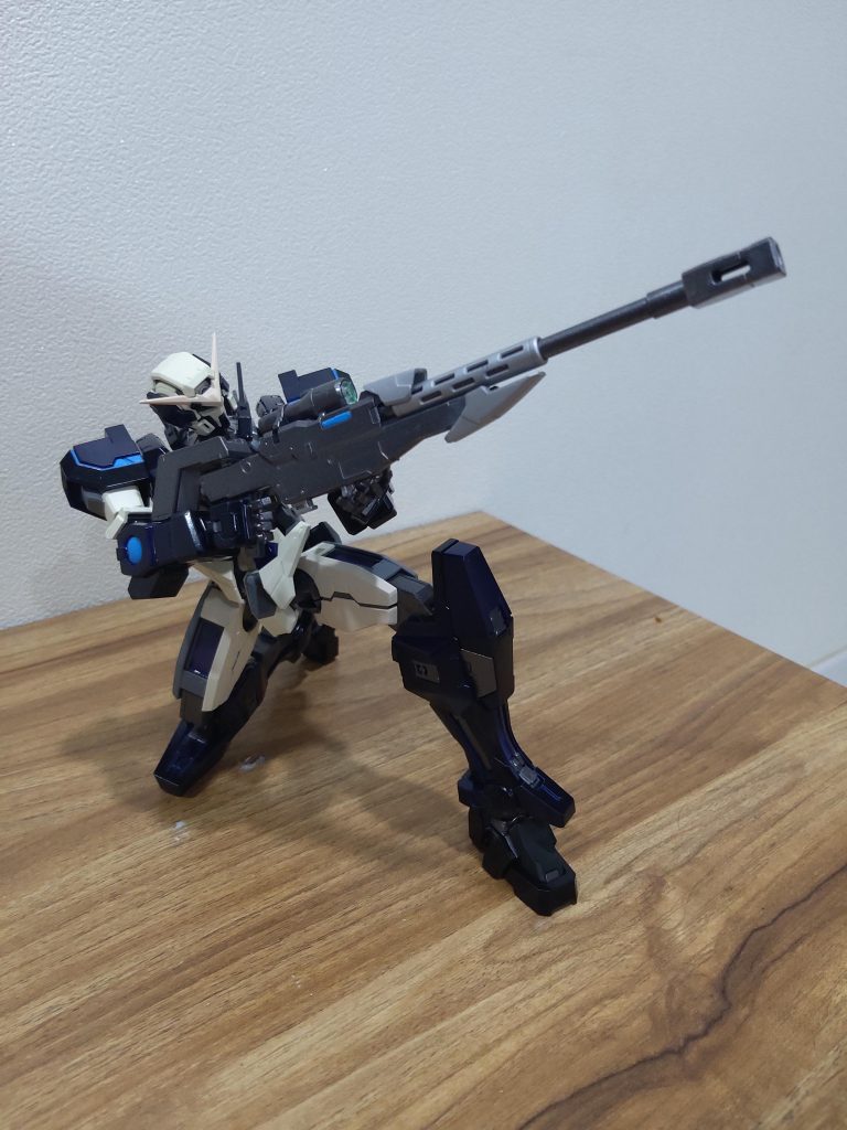 MGエクシアの骨盤を使用して、膝を折った射撃姿勢も可能にしました。