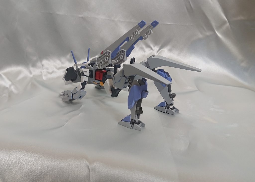 コアガンダムとルナアーマーがドッキングすることで「ピレネリィガンダム」へと変身。
四脚の前衛支援機となる。