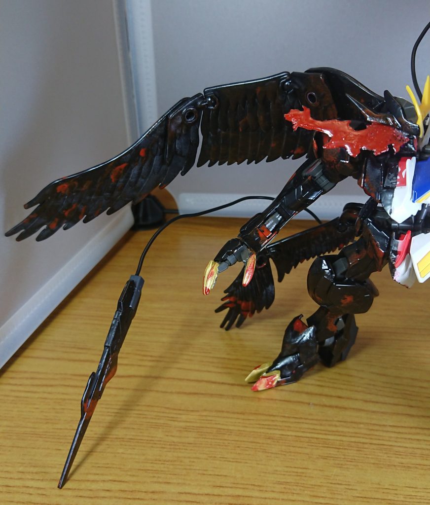 右側が、悪魔です。
つまり敵目線です。
ギャラルホルン等から見たバルバドスは、こういうイメージなんだろうな。と思い、返り血も足してみました。