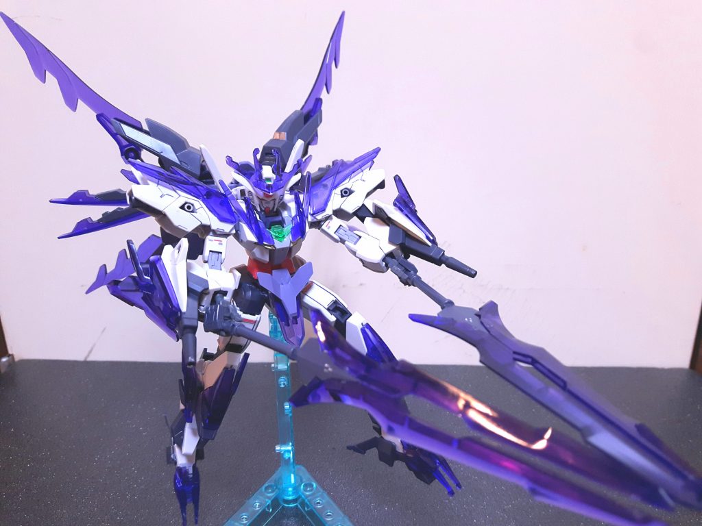 近接武器2対のGNパルチザン。