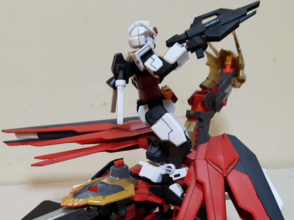 コアガンダムと支援機のドラコンフライ。