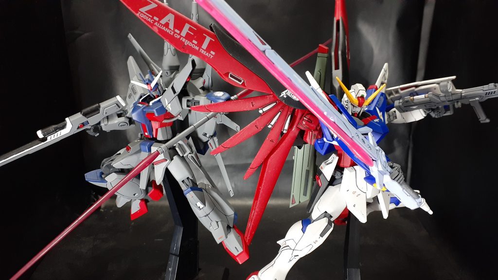 過去作のレジェンドと一緒に
やっぱりこの二機は並ぶと凄く絵になりますね、是非レジェンドも発売して欲しい