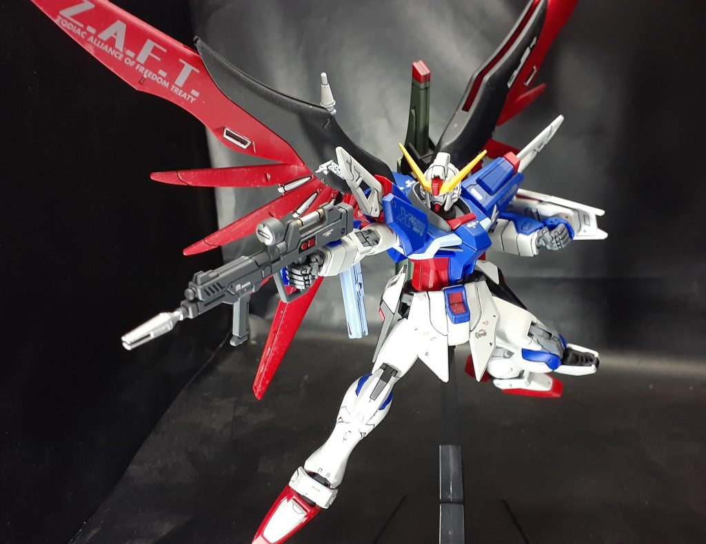 種ポーズ
ウイングを展開するとよりカッコよく