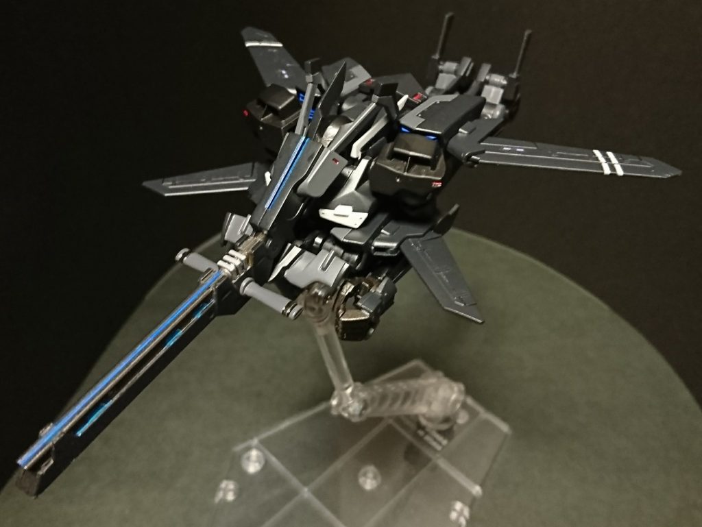 飛行形態
放映当時から微妙だな〜と思ってましたが、見る角度によってはなかなかどうして様になります。