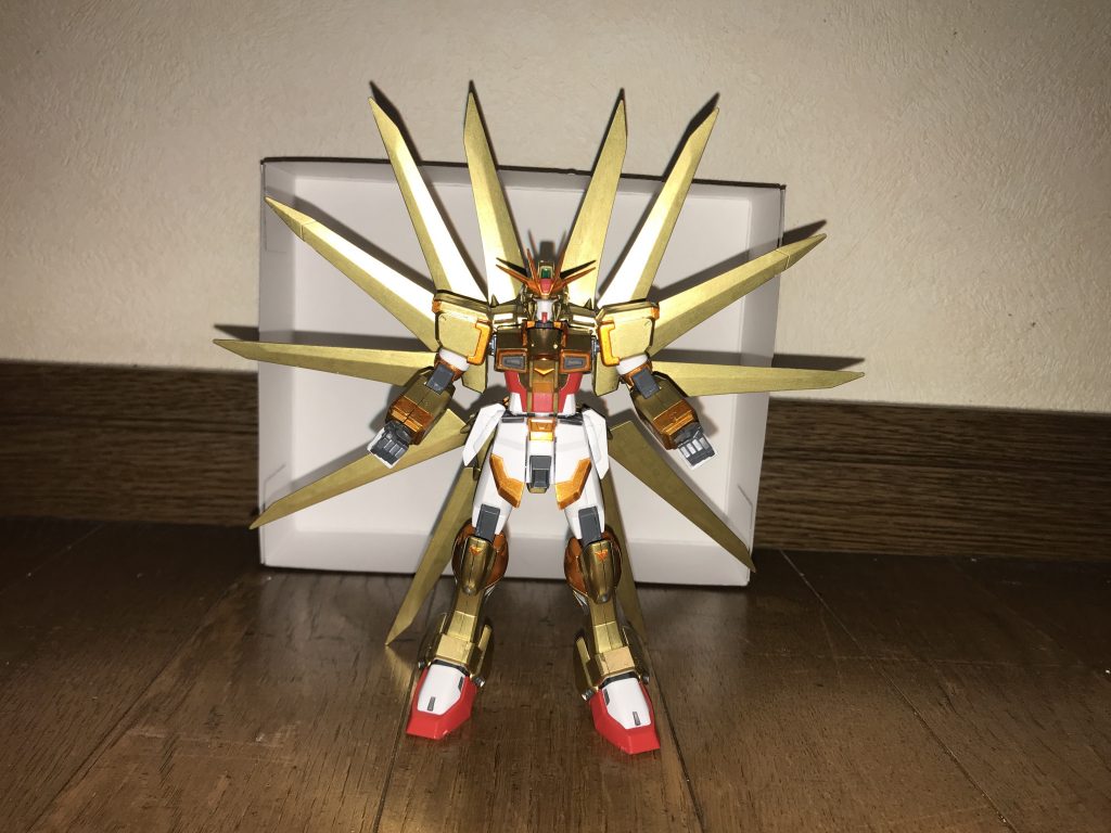 総合的な戦闘能力では、フォースインパルスガンダムエクストリームに一歩譲るが、その完璧な防御力と強力な攻撃能力は、ガンダムエクシアプトティラダークマター、ガンダムAGE-1ハイパーレッドホッパー、ハーデスインパルスガンダム黄泉冥王、エターナルフリーダムガンダムブルーフレア、スーパーガンダムアストレア、プロヴィデンスガンダムブラックホールなど、最強クラスのMSにも対抗できるほど凄まじく、こちらも∀ガンダムを含めたあらゆるMSを遥かに凌駕する隔絶した戦闘能力を誇る。このように極めて強力な能力を有しているが、この形態の絶対防御と瞬間移動、攻撃力強化を除けばただ単純にスペックが高いだけの形態であり、この形態における武装は、インパルスガンダム本体に装備された胸部の機関砲2門、両腰部に収納された対装甲ナイフのみで、武器を使用しない場合の攻撃手段がいずれもシンプルに殴る・蹴るという単純なものに偏っている。ムテキブースター自体も、ハイパームーンウイング以外の攻撃兵器が一切装備されていない。この形態は攻撃力が非常に高く、ブーストをかける能力自体は備わっているが、そのブーストも無限ではない。その為、スペックで上を行かれると「倒されないが倒せない」という膠着状態に陥る事はある。この点については、意志の強さに応じて上限なくブーストでき、弱点解析や能力無効化による状況打開を行えるフォースインパルスガンダムエクストリームとの明確な差と言える。結局のところ、この形態は「絶対に負けない」ための形態であり、そこから「勝利」へ持っていくには別の手段が必要になる、という話である。そして、この形態の変身に必要な条件として、まずはムテキブースター側のコックピットに、インパルスガンダムのパイロットへの好意と忠誠心を持つ女性のパイロットが搭乗しなければならない。また、この形態を維持するのにも「ご主人様を護りたい」と思う気持ちが必要不可欠であり、仮に戦闘中であってもこの気持ちが揺らぐと、その瞬間から元のインパルスガンダムの状態に戻ってしまい、合体が解除されてしまう。この為、インパルスガンダム側のパイロットも、搭乗している女性との絆と主従関係を保つ為に、配慮をする必要がある。この形態に変身すれば、ムテキブースター側のシステムは全て、インパルスガンダム側のコックピットで使用できる。これは、デビルガンダムの「生体ユニットとなる人間を必要とする」という点に類似するが、こちらはムテキブースターの無敵状態が安全確保の手段となる為、安全性ではこちらが遥かに上である。つまり、パイロット同士の絆と主従関係があってこそ真価を発揮する形態と言える。※この設定は、アニメ「まもって守護月天」に登場するシャオリンによって主人を守るというイメージを組み込んで、「ムテキゲーマーのM」に、「守護月天シャオリンの月の力」を文字って創りました。