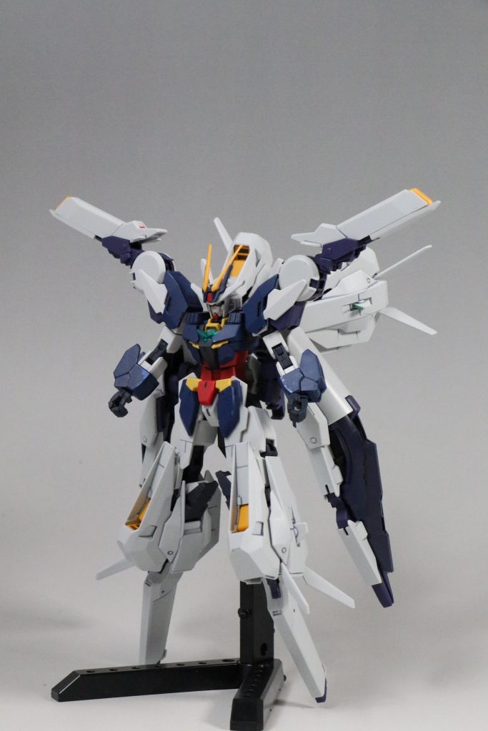 合体してアルネヴリィガンダムです。
手の甲の装甲付け忘れてますね!!白!!白に塗りました!!つけてないけど!!!