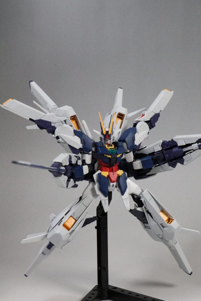 ただ腕に持たせるとあんまりにぴったり過ぎてあまり腕周りのポージングに余裕がないんですよね・・・