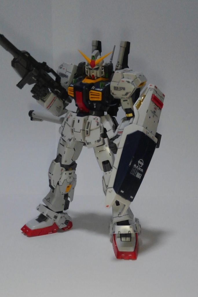 RGは1/144というサイズ感にもかかわらず墨入れだけで
十分楽しいシリーズということで嬉々として大好きな墨入れを
施した一体です。