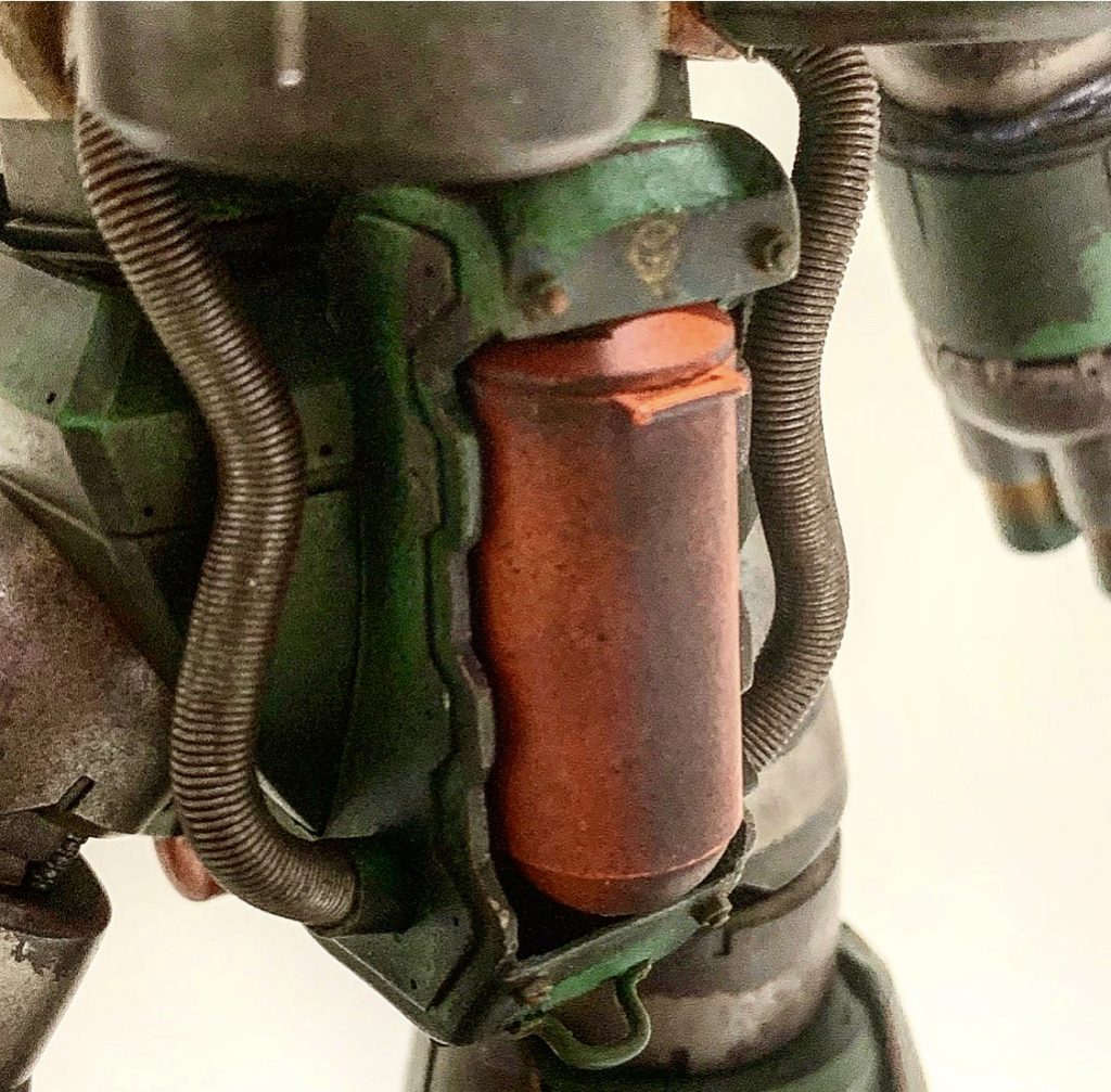 腰のエネルギータンクをジャンク品。ホルダー的な物をスクラッチ