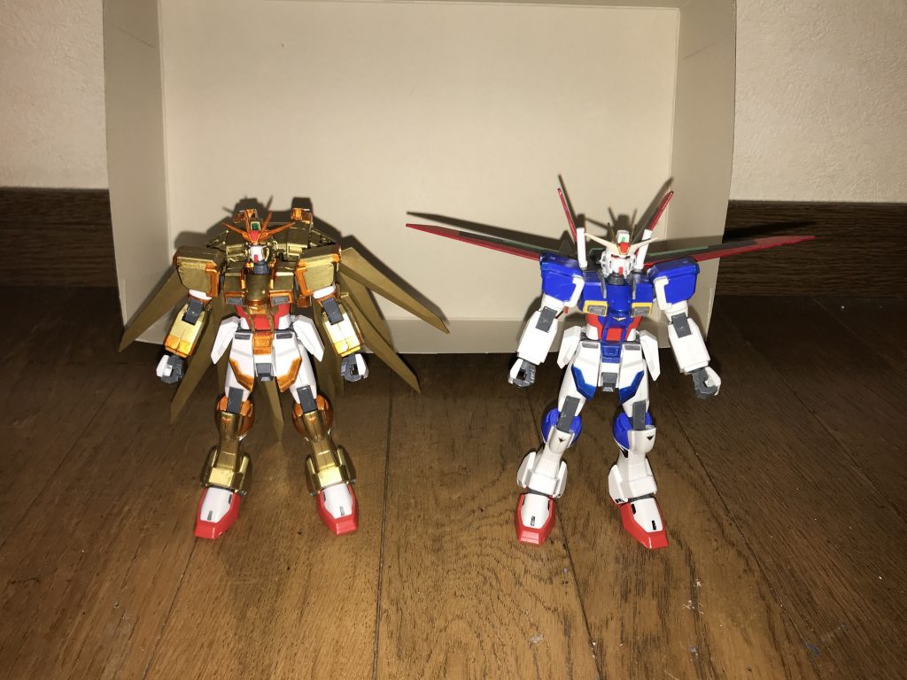 フォースインパルスガンダムエクストリームとのツーショットです!同じインパルスガンダムの最強形態ですが、やっぱりコンセプトの違いがハッキリしますね。