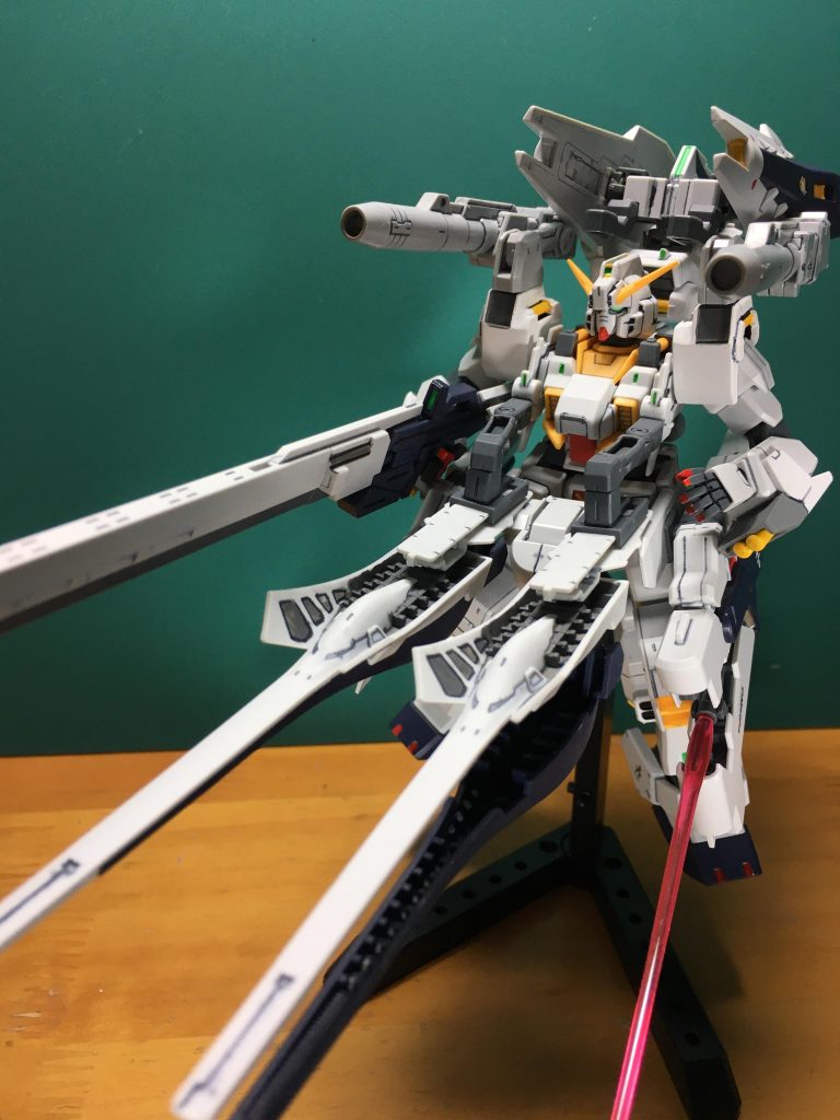 　前回のヘイズル改&フルドドの投稿でもそうなんですが、こういう構図が好きでデンドロビウムを意識して撮ってます。

　まだ完成していないアドバンスド・ヘイズルなどがそろったらもっと大変なことになる予定です。