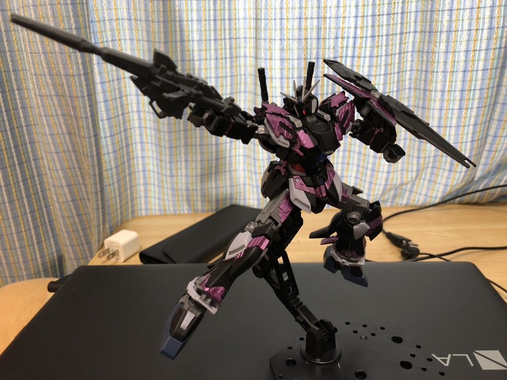 アルファスタイル時のメイン武装！仮面ライダージョーカーは武器持ってないけど宇宙世紀機体で素手で戦うのはなぁと思っていっそのこと強力なビームマグナムを持たせました！ちゃんと問題なく撃てるように腕もユニコーンに交換しております！