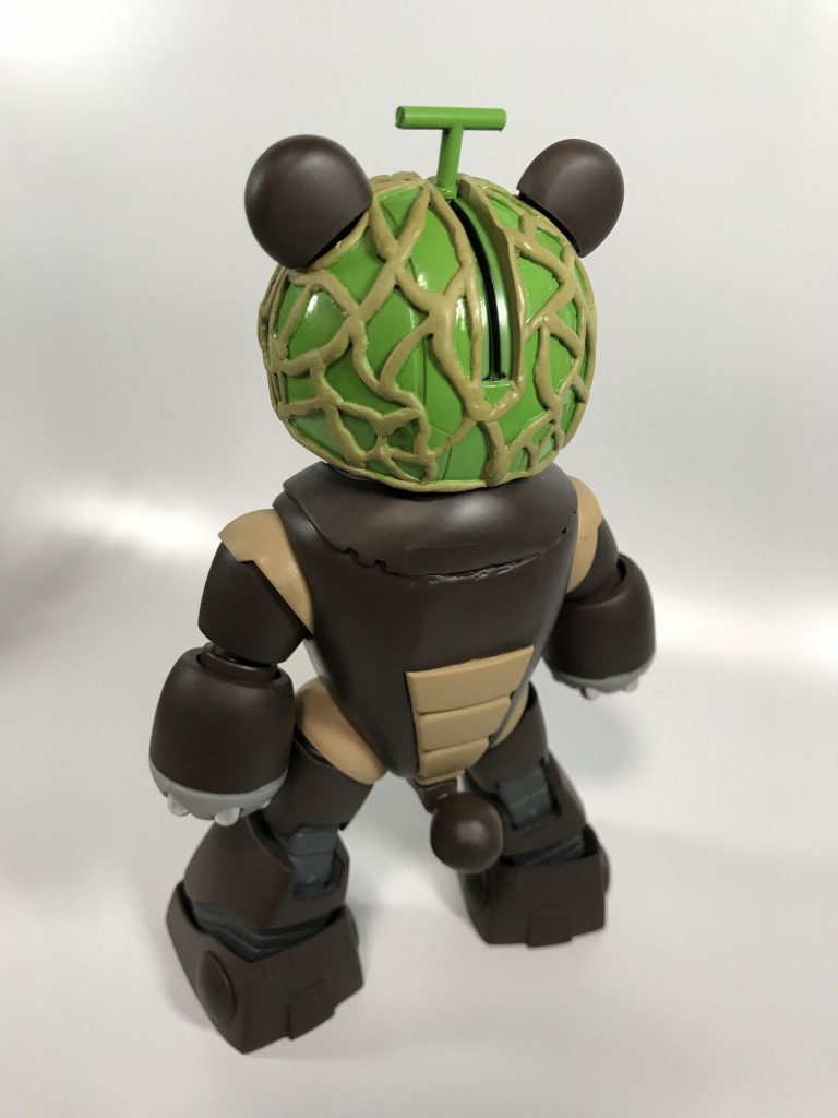 背面から見ると可愛らしさを感じさせるメロンヘッド