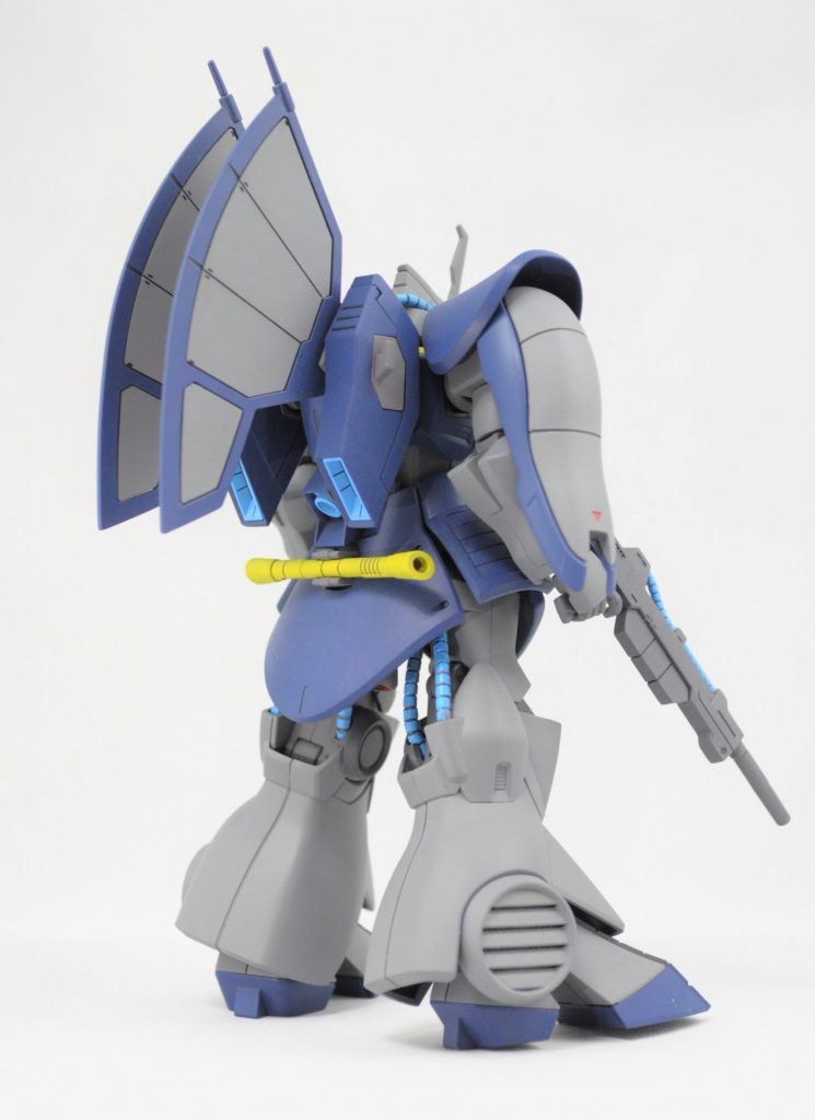 バックショット。
パイプのゴム素材、クレオスのプライマーサーフェイサーを吹いたのですが、ラッカーが固まると塗装面が割れてポロポロと剥がれてきてしまいました(つらい)
メタルプライマーとかの方がよかったのかな。