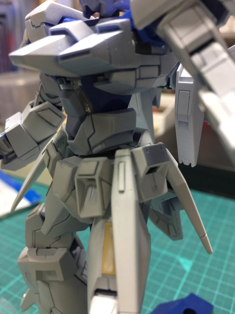 プラ板はって 周りに 筋彫り入れるスタイルです
脇腹の筋彫り クリアー吹いてから スミ入れしましたが 撮影中 割れましたので 途中
同じFXから 代用してますw