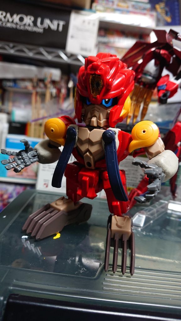 三国伝アシュタロンでアクセントをつけて、腕の可動をいじって。