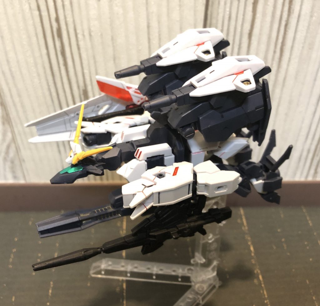 ジュピター・アーマーAD
ジュピターアーマー内部をサイコフレームで
構成し、従来のアーマーよりも遥かに凌ぐ機体
性能を発揮。

アーマーADとは「ACE・デストロイヤー」
システムを導入し、敵ACE機を撃破するために
作られたプラネッツアーマーである。
そのため、敵ACE機（あるいは自身をACE機と
認識した場合)の存在に反応して、本アーマーは
召喚される。