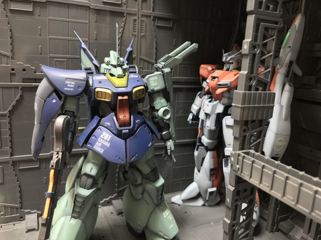 MG Z plus(過去作)との2ショット。グリプス戦役時のアムロ機を揃えてみました。
