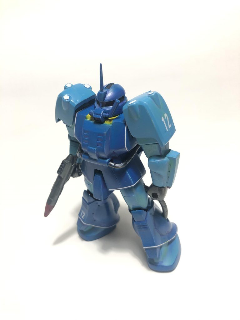 ななめ

武装は肩部（3×2）＆背部（8）サブロック（ミサイル）ランチャー、他機による曳航や敵機の位置探査に用いる。左碗部マグネット・ハーケンといった固定装備の他に、専用のサブロックガンを携帯する。