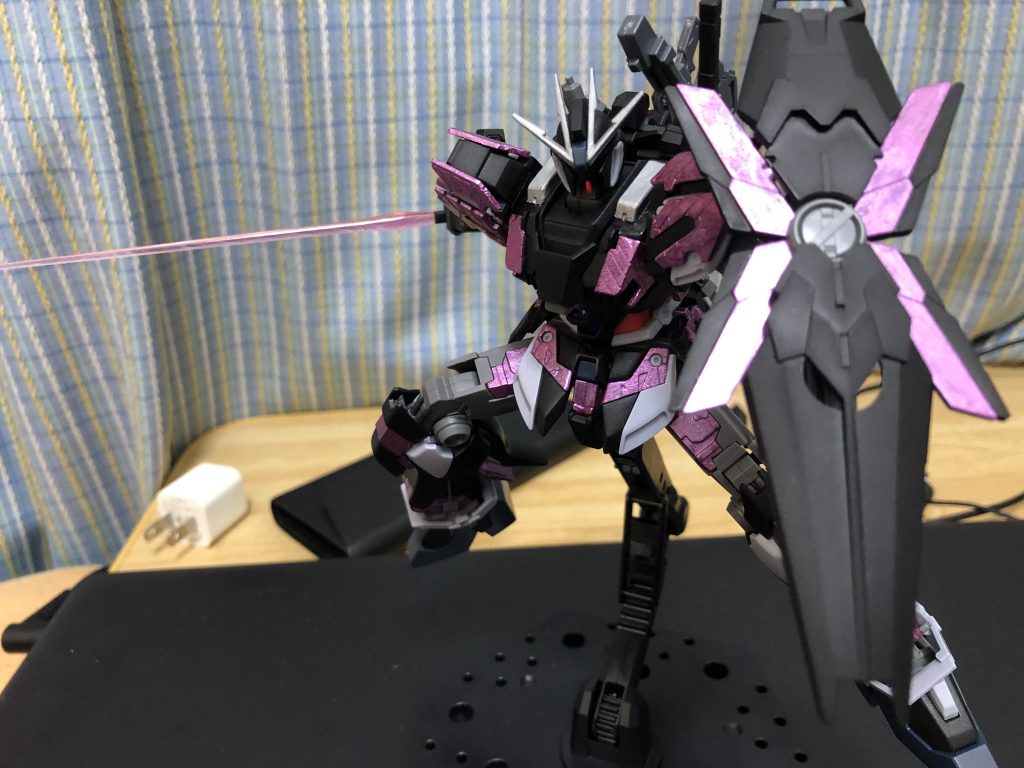 近距離戦闘はビームサーベル！ガンダムの王道ですね！ジョーカーということであまり武装多めに持たせたくなかったのでアルファスタイルはだいたいライフル、ビームサーベル、バルカン、シールドといったスタンダードな感じの武装にしました！