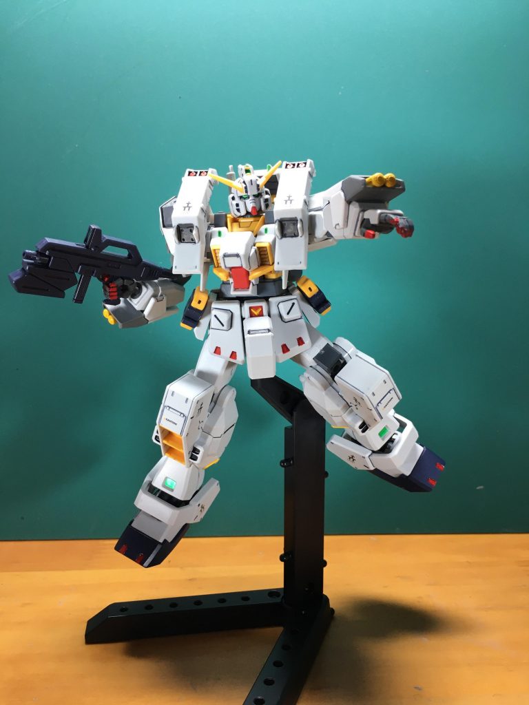 　チャフランチャー2つ装備で。下部の四角いモールド内には丸い凹モールドがありましたので、1mmピンバイスで開口しました。