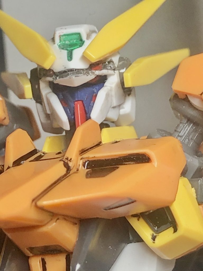 という訳で両方の状態での頭部アップ
(あー、胴体の塗装とかの荒が目立つーw)