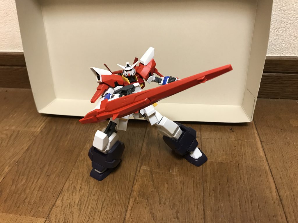 この形態では、合体前のハイキックなどの多彩な蹴り技を主体とする格闘戦だけでなく、徒手空拳やビームサーベルによる格闘戦、ホバー走行による踏破性の高さを生かした重力下での砲撃戦を得意としている。キオ・アスノによって極秘で製造された形態だったのだが、その目的は、冤罪で連邦軍を追放された元士官に、その件で謝罪をした上で、協力関係を結び、民間人や力なき者を守る事に活用してもらう為である。キオ自身は、彼を「敵」としてではなく、1人の「人間」として接し、その士官もまた、キオの誠意を理解し、このハイパーホッパーを受け取り、この形態を使用するようになったのだ。