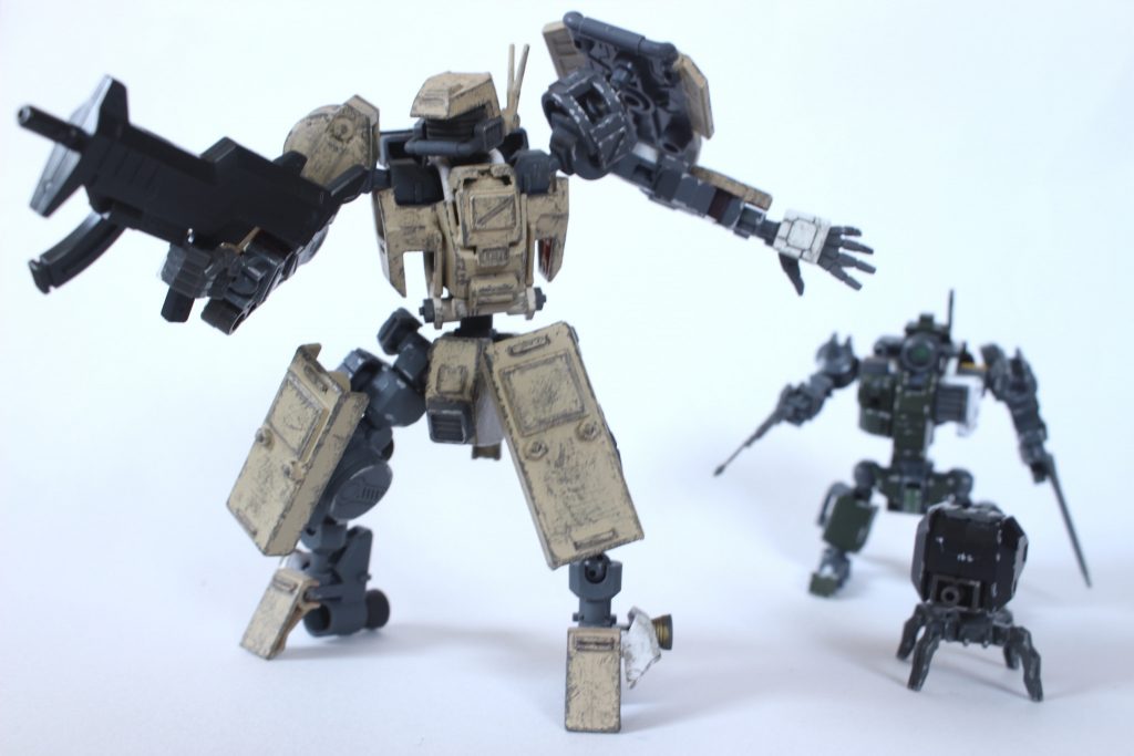 モビルレイバー、ランドストライダーと一緒に。